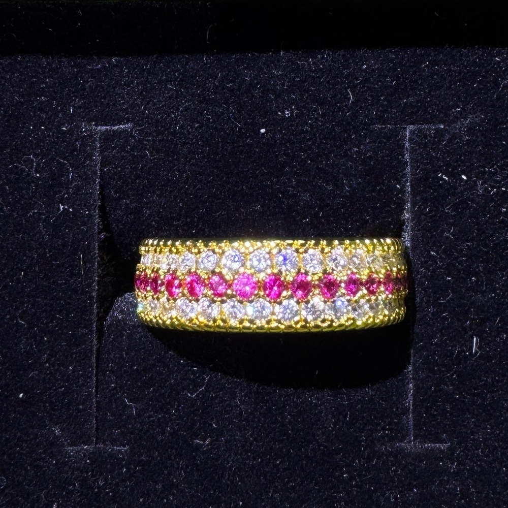 Elegant Gold and Pink Women's Ring